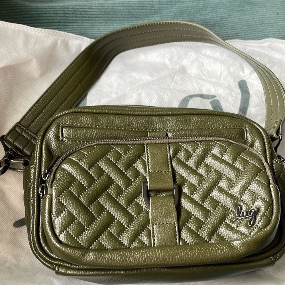 Lug Carousel VL (vegan leather) in Olive with Camo Green lining